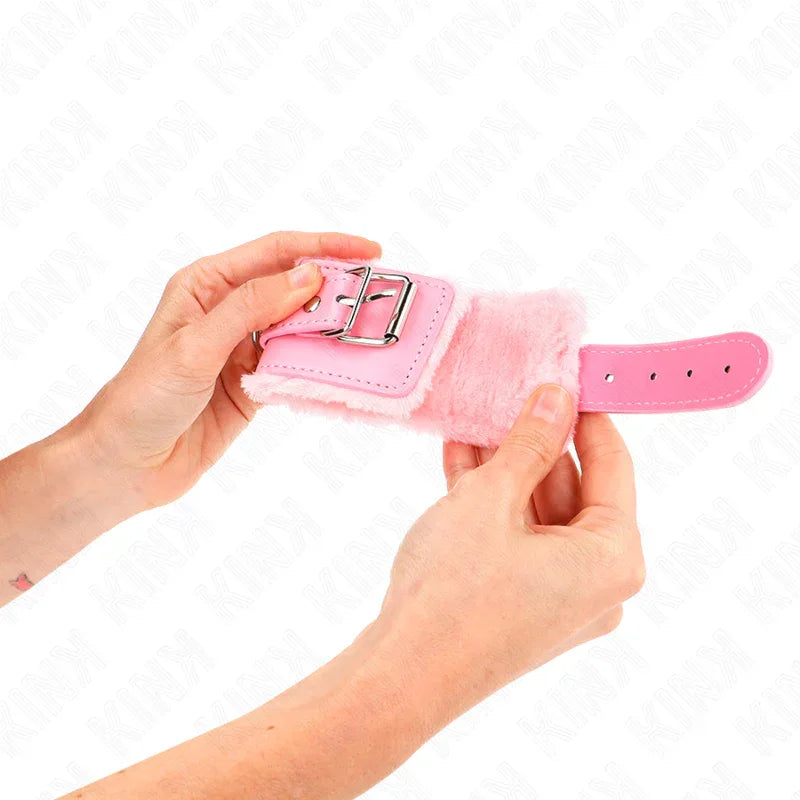 Kink – Appui Poignets Doublés de Fourrure Rose avec Ceinture Rose Réglable 17 29 cm X 6 cm