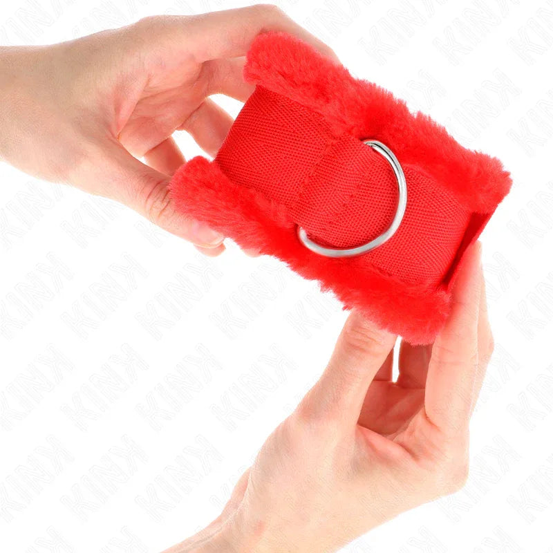 Kink – Appui Poignets Doublés de Fourrure Rouge Ajustable 17 31 cm X 7 cm