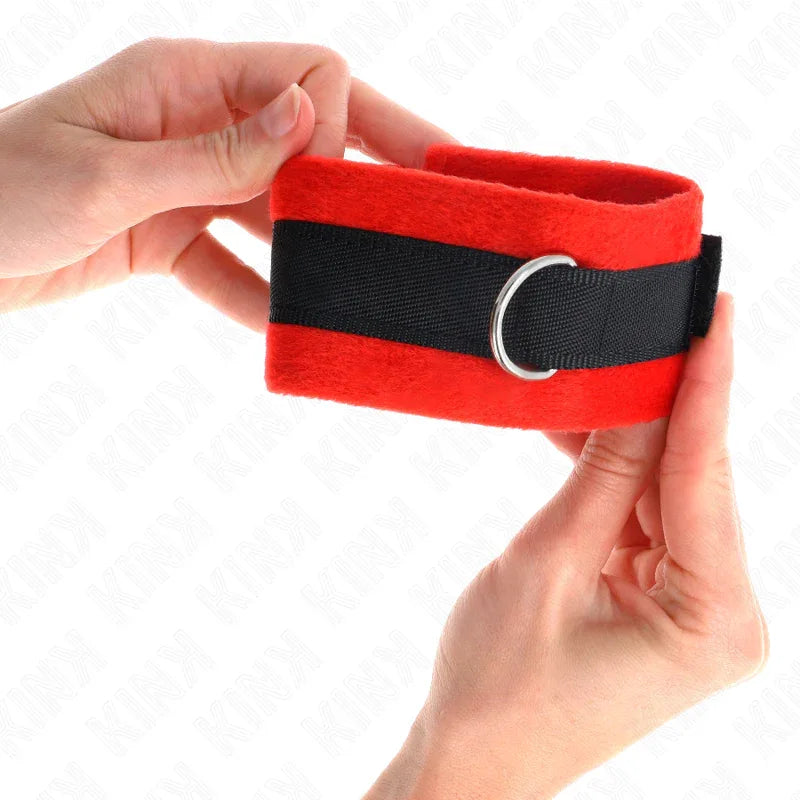 Kink – Manchettes Débutant en Fourrure Noir Rouge 30 X 7 cm