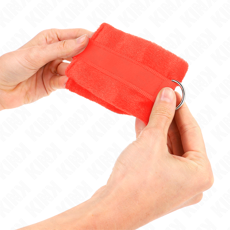 KINK - MANCHETTES DEBUTANT EN FOURRURE ROUGE 30 X 7 CM