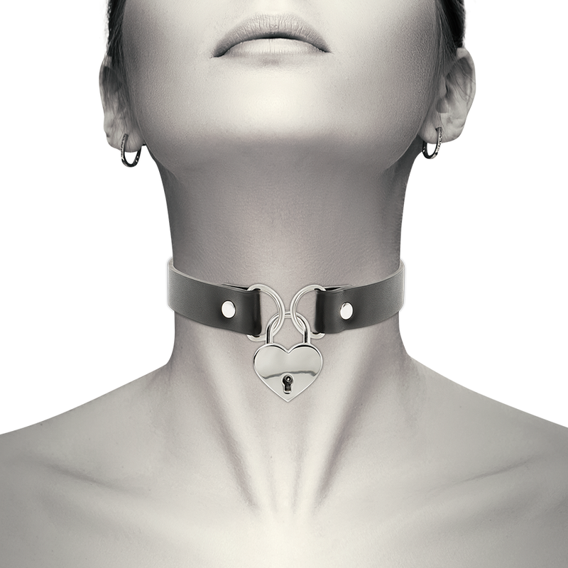 COQUETTE CHIC DESIRE - NECKLACE IN VEGAN LEATHER AVEC ACCESSOIRE COEUR AVEC CL?