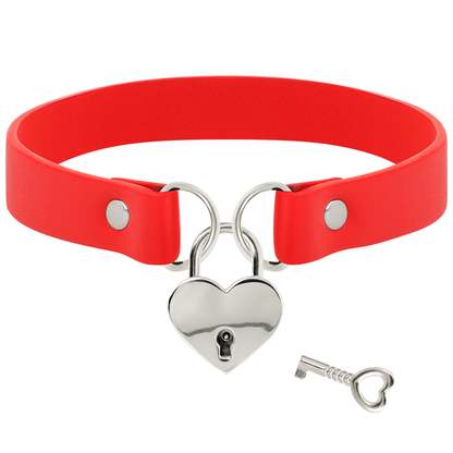 COQUETTE CHIC DESIRE - COLLAR DE CUERO VEGANO ROJO CON ACCESORIO DE CORAZÓN ¿CON LLAVE?