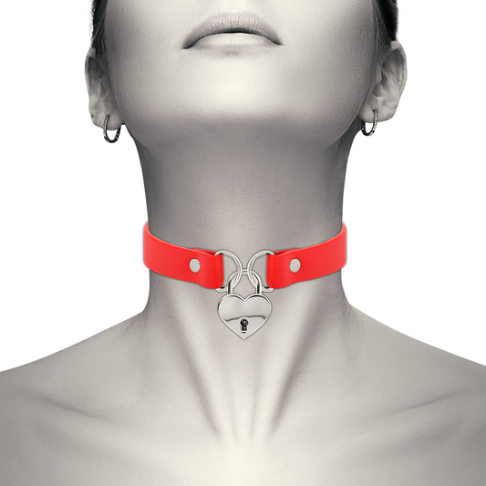 COQUETTE CHIC DESIRE - COLLAR DE CUERO VEGANO ROJO CON ACCESORIO DE CORAZÓN ¿CON LLAVE?