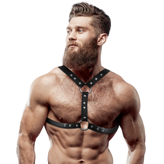 ACTITUD SUMISA FETISH - ARNÉS DE PECHO DE CUERO ECOLÓGICO CON DOBLE SUJECIÓN Y TACHUELAS PARA HOMBRES