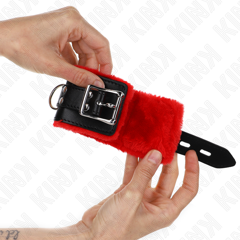 KINK - SUJECIONES DE MUÑECA CON FORRO DE PIEL Y AGUJEROS CUADRADOS CINTURÓN AJUSTABLE ROJO Y NEGRO 17-29 CM X 6 CM