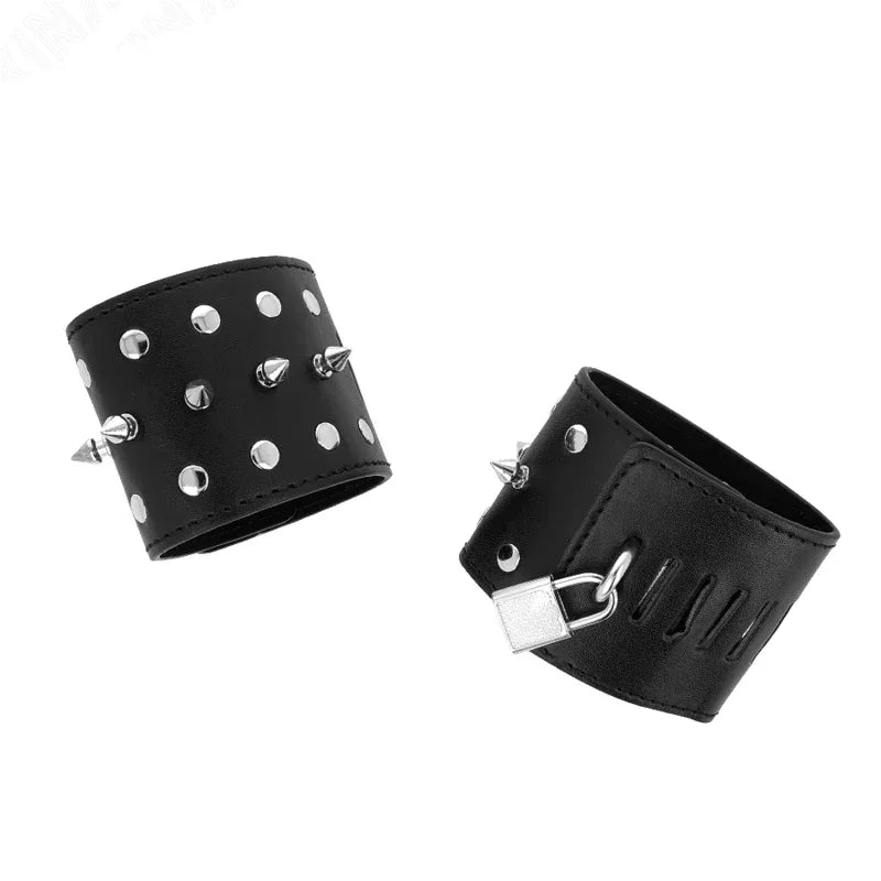Kink – Appareils Poignets Punk avec Pointes 25 X 6 cm
