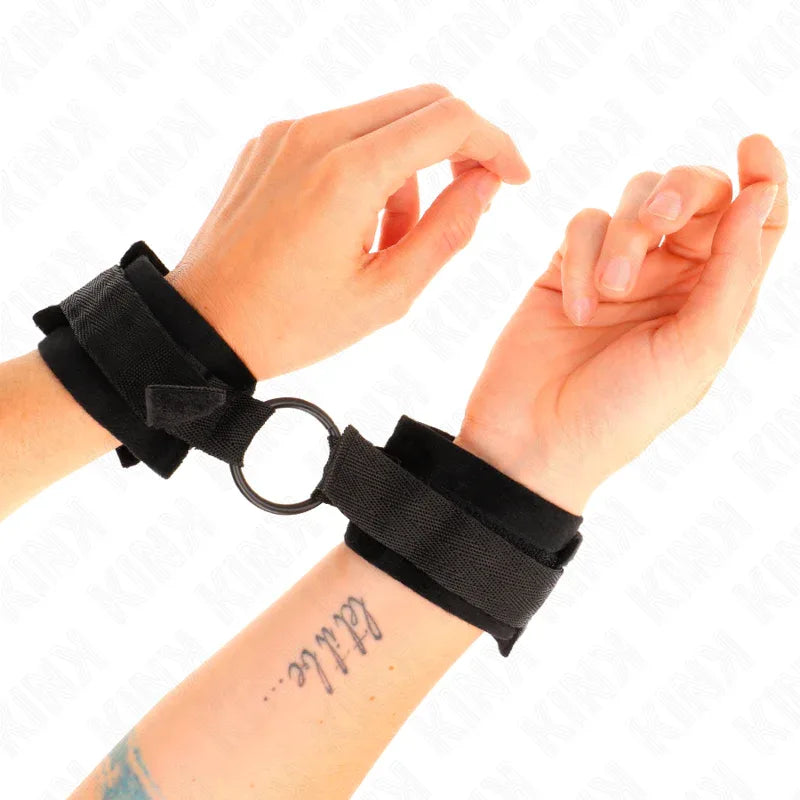 Kink – Manchettes Débutant Fourrure 25 cm avec O Ring 4 cm Noir Ajustable 15 25 cm