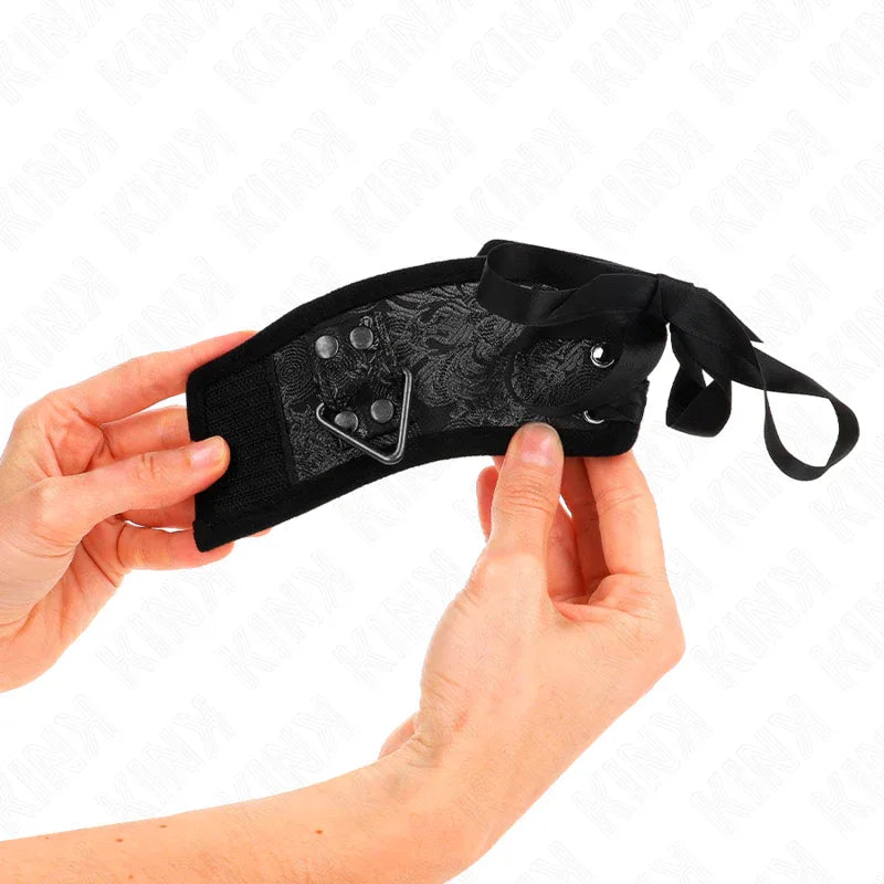 Kink – Retenues Poignets Scandal Détails Dentelle Noire 24,5 cm X 6,5 cm