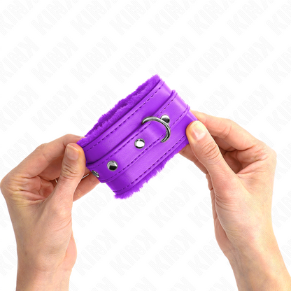 KINK - REPOSAMUÑECAS PREMIUM CON FORRO DE PIEL MORADA Y CINTURÓN MORADO AJUSTABLE 17-29 CM X 6 CM