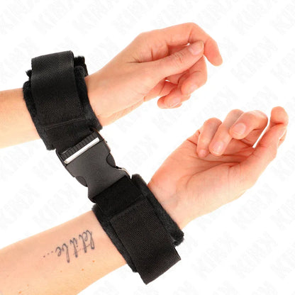 Kink – Appareils Poignets à Crochet et Boucle en Nylon Rouge Noir Modèle 1 Ajdustable 25 35 cm