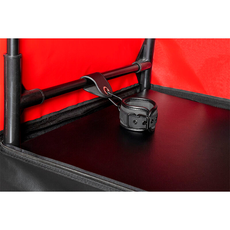 Kink club cabina bukkake noir et rouge – Secret Dome