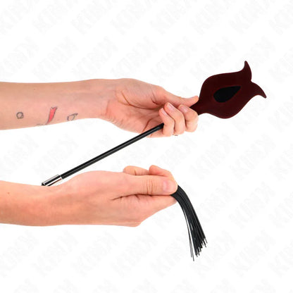 Kink – Fouet à Pompon en Silicone Forme Rose 45 cm