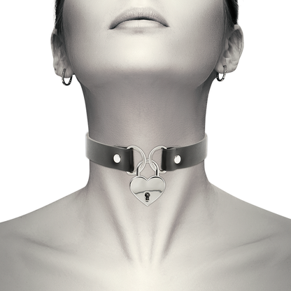 COQUETTE CHIC DESIRE - NECKLACE IN VEGAN LEATHER AVEC ACCESSOIRE COEUR AVEC CL?